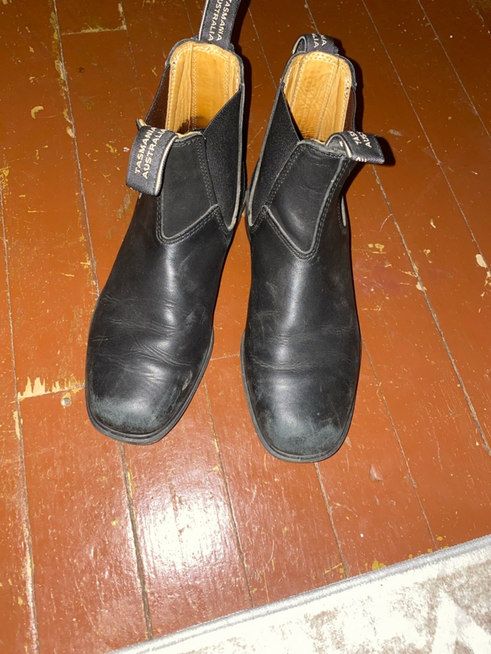 Black Chelsea Women’s Blundstones
size 8 CAN or 5 AUS - Picture 2 of 2